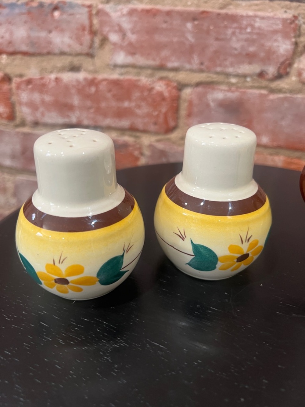 Vintage Vernonware 1950s Brown Eyed Susan‎ Ceramic Creamer and Salt & Pepper Set - Picture 2 of 7